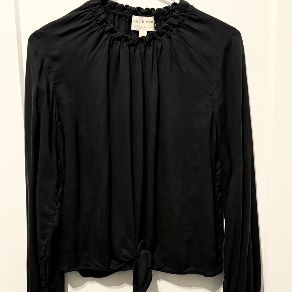 CLOTH & STONE TIE FRONT BLACK TOP (M)